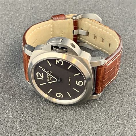 Panerai Luminor 44 Base 8 Days : PAM 562 .